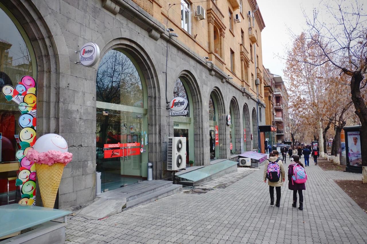 Abovyan 36 Apt & Tour Ereván Exterior foto